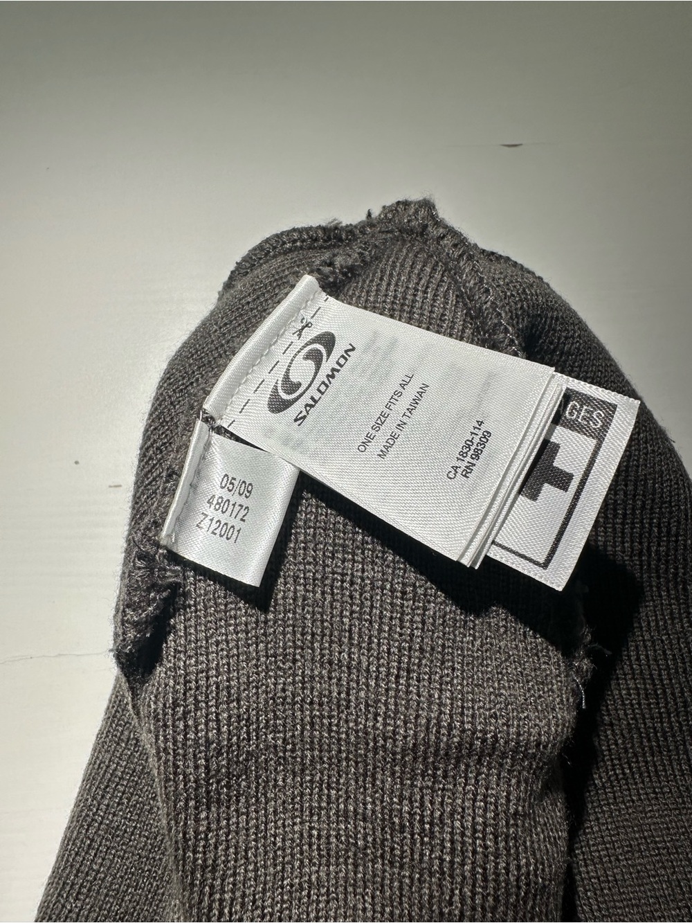 Salomon Ribbed Knit Beanie - 2009 new no tags - Picture 4 of 5